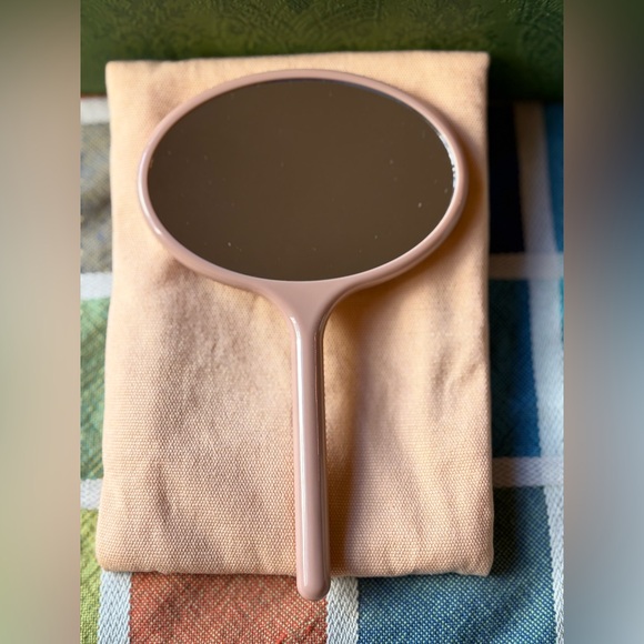 🪞 GUCCI BEAUTY  HAND MIRROR WITH FLORAL POUCH 🪞 NWOT 🪞 - Picture 8 of 16